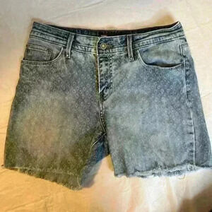 Levi’s Women’s Mid Rise Skinny Denim Short Size 6 / 28